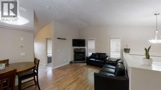 Photo - 11225-11269 69 Ave