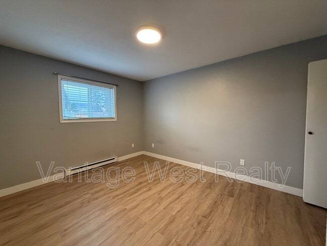 Photo - 255-255 Nickel Rd