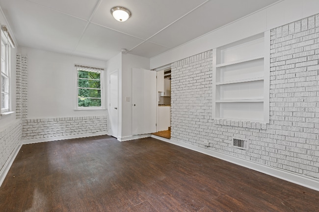 Photo - 1982 Rena Cir SW