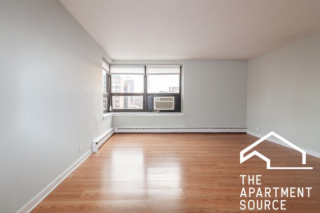 Photo - 445 W Wellington Ave Unit 13E