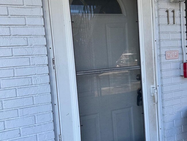 Building Photo - 2353 Shelley St Unit 11