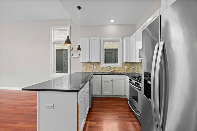 Photo - 919 N Hermitage Ave