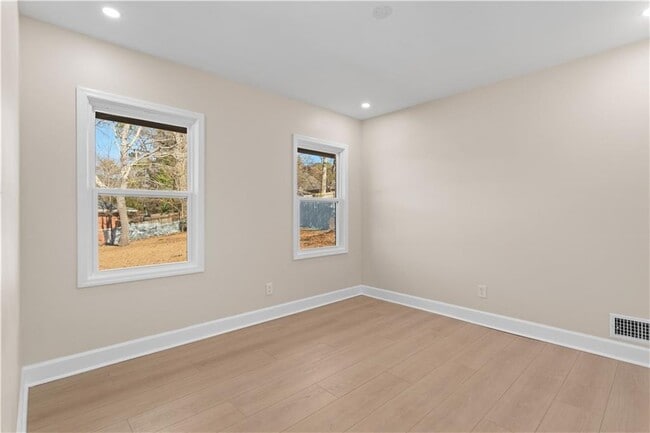 Photo - 1766 Flintwood Dr SE