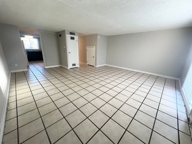 Photo - 4220 Loomis Ave