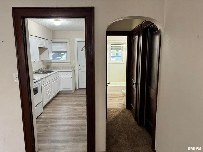 Photo - 209 E 10th St