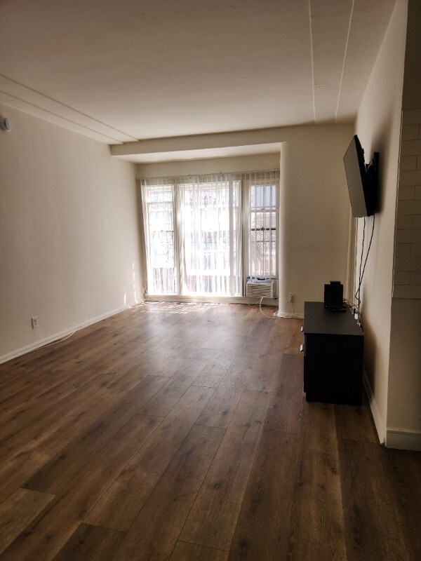 Photo - 1781 N Orchid Ave Unidad 107