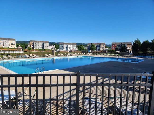 Building Photo - 437 Hillsdale Pl