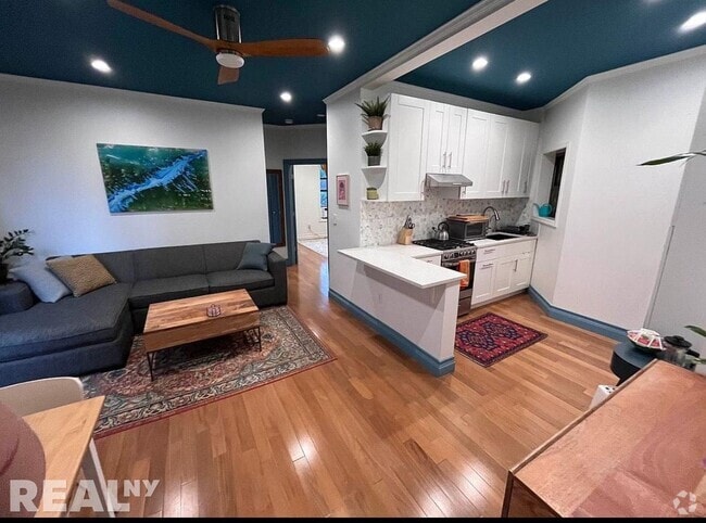 Building Photo - 283 E 4th St Unit 4C Rental