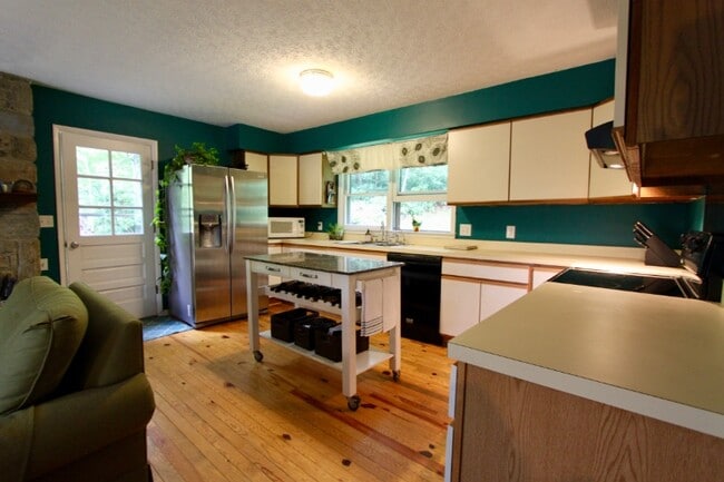 Photo - 416 Rainbow Mountain Rd