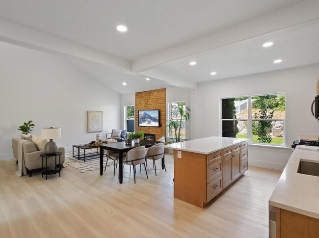 Photo - 636 N 1280 E