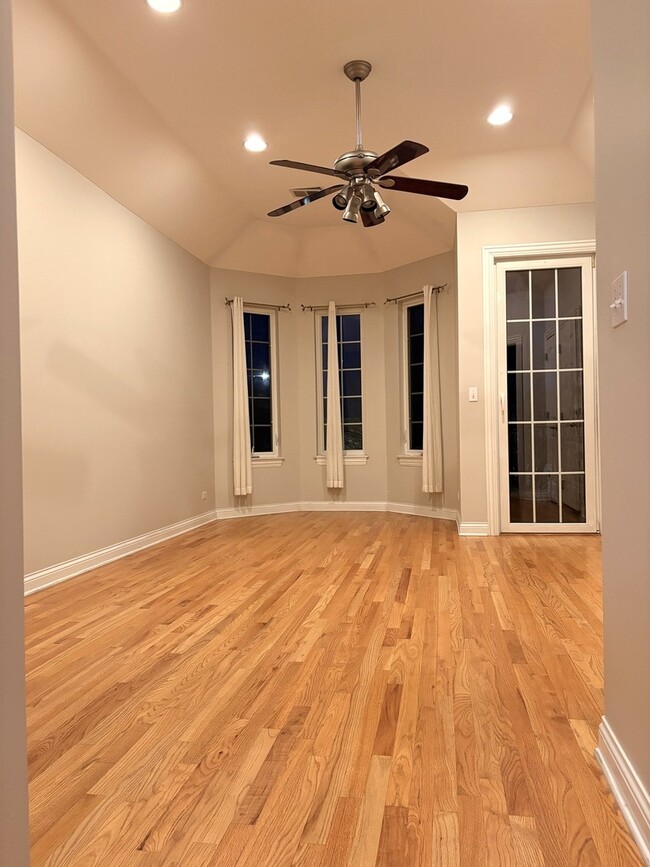 Photo - 5924 N Milwaukee Ave Unit 3