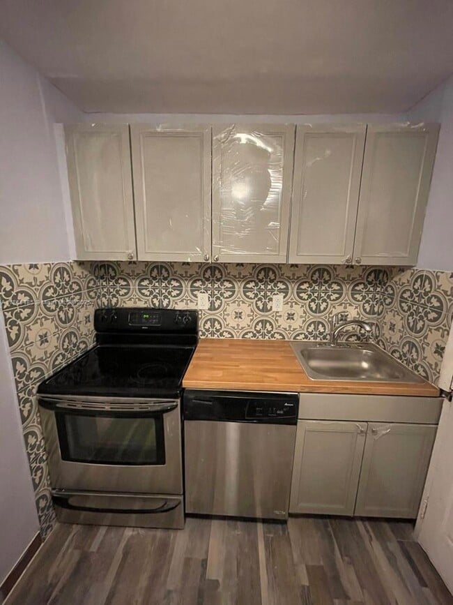 Building Photo - 23 SE 12th St Unit 22 Rental
