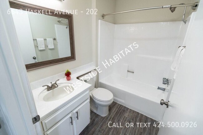 Photo - 6643 Haskell Ave Unidad 202