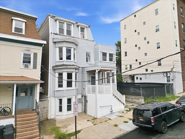 Building Photo - 17 Lamartine Ave Unit 2