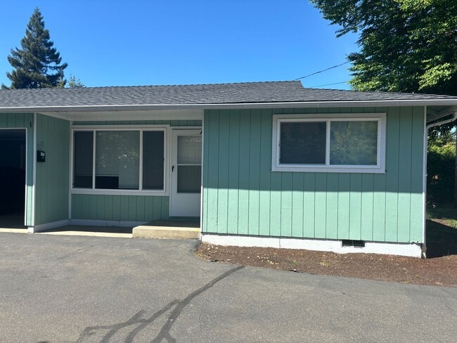 Building Photo - Cute 2 bedroom West Harvard area Rental