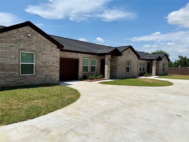 Building Photo - 9508 Quaker Ct