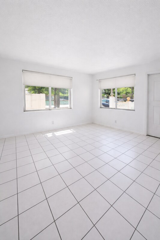 Photo - 623 NE 2nd St