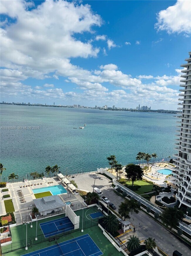 Photo - 600 NE 36th St Unidad 1917