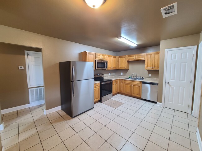 Photo - 3218 Pakenham Dr