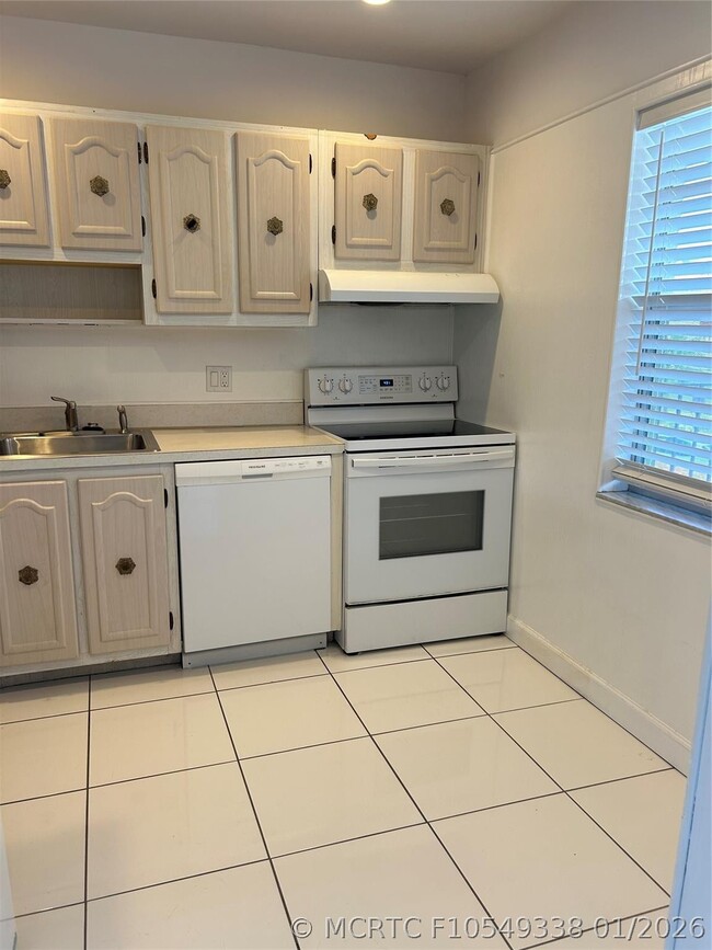 Building Photo - 31 Abbey Ln Unit 207