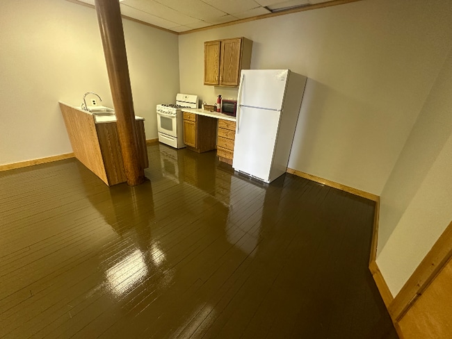 Photo - 120 N Main St