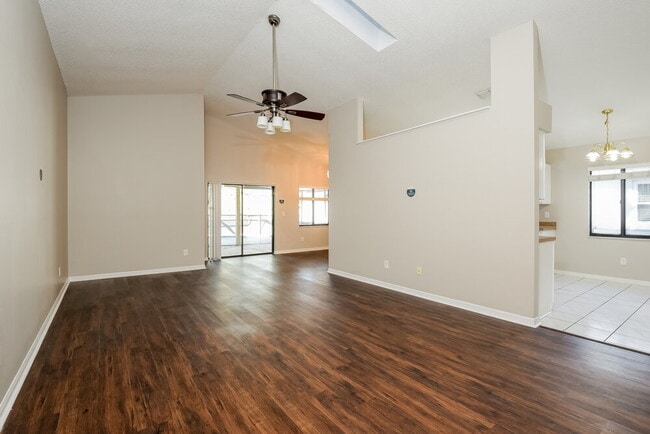 Photo - 1048 Vernon Loop