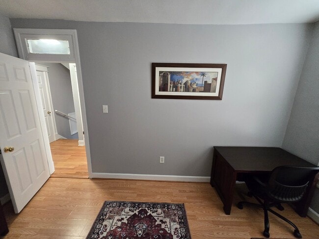 411 Hobart Pl NW Unidad 411 Hobart Place