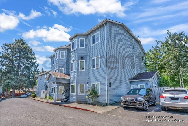 Building Photo - 12231 SE Bush St Rental