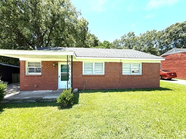 Building Photo - ** 3 bed 1 bath located in Highland Garden... Rental