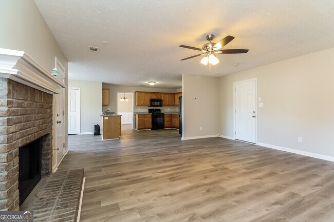 Photo - 400 Trinity Tr House