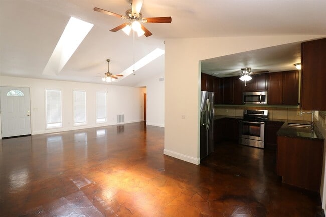 Photo - 4225 Oak Ln