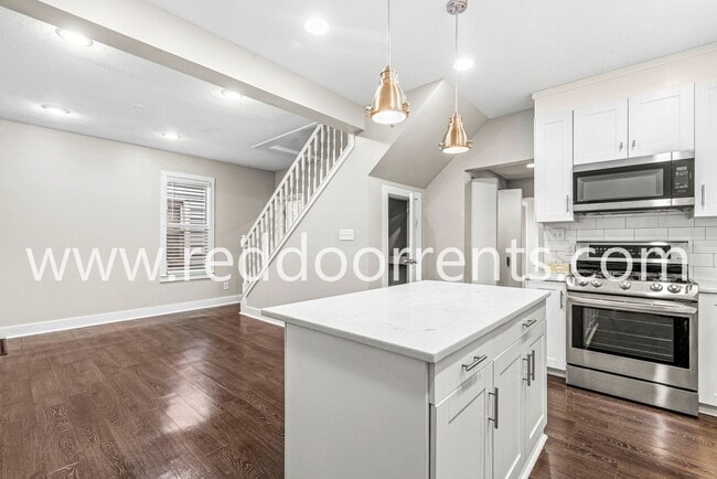 Photo - 2028 Hoyt Ave