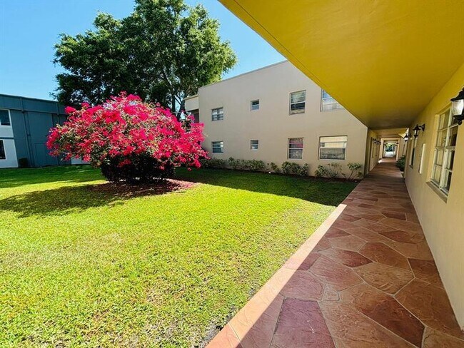 Building Photo - 831 Normandy R Unit 831 Rental