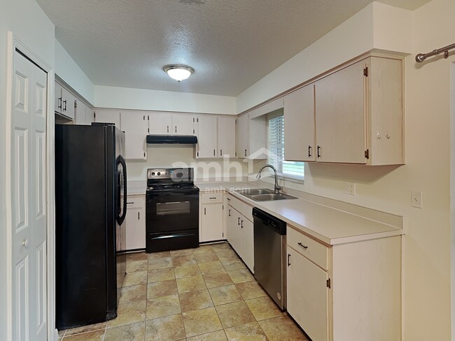 Photo - 724 E 11th Ave