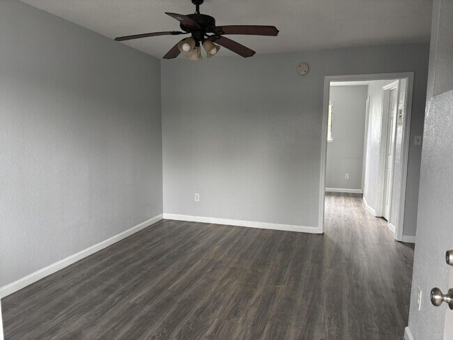 In Unit Washer/Dryer or Forced HVAC you choose! Updated interior - must see!
Become the newest ne...