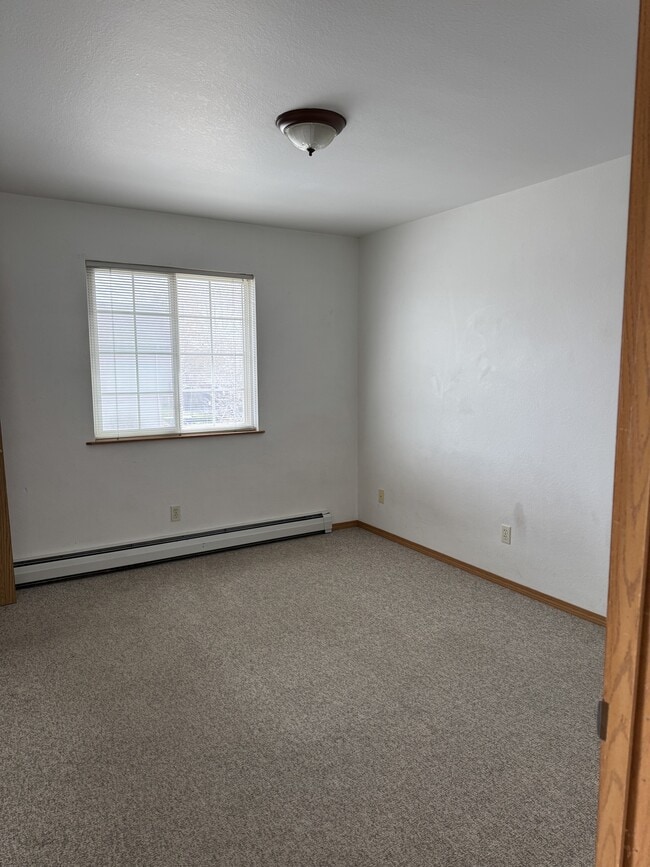 Photo - 557 W Shore Dr