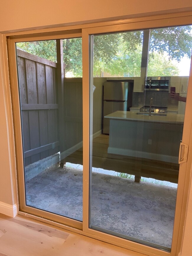 Photo - 5826 Sandhurst Ln