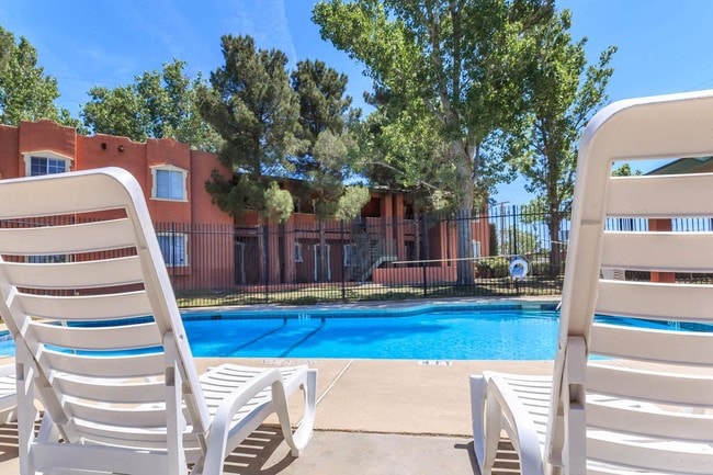 El Pavon Apartments
