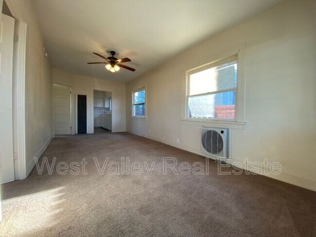 Photo - 107 Lucard St