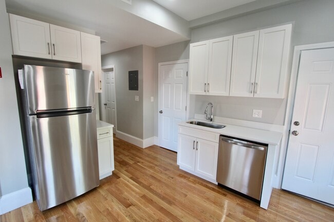 Building Photo - 460 Saratoga St Unit #2