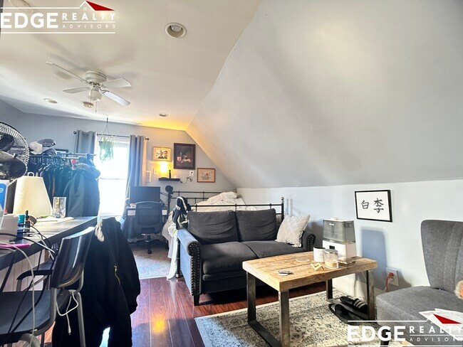 Photo - 72 Antwerp St