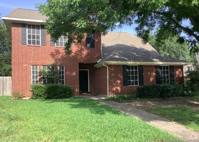 Building Photo - 2208 Ridgewood Dr Rental