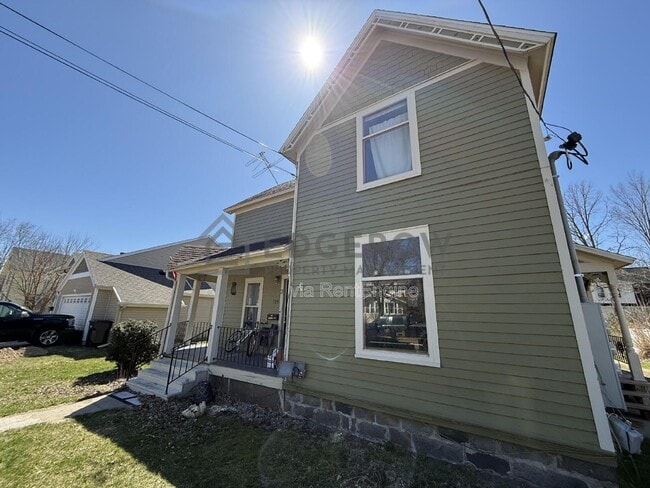 Building Photo - 136 Centennial St Unit 1