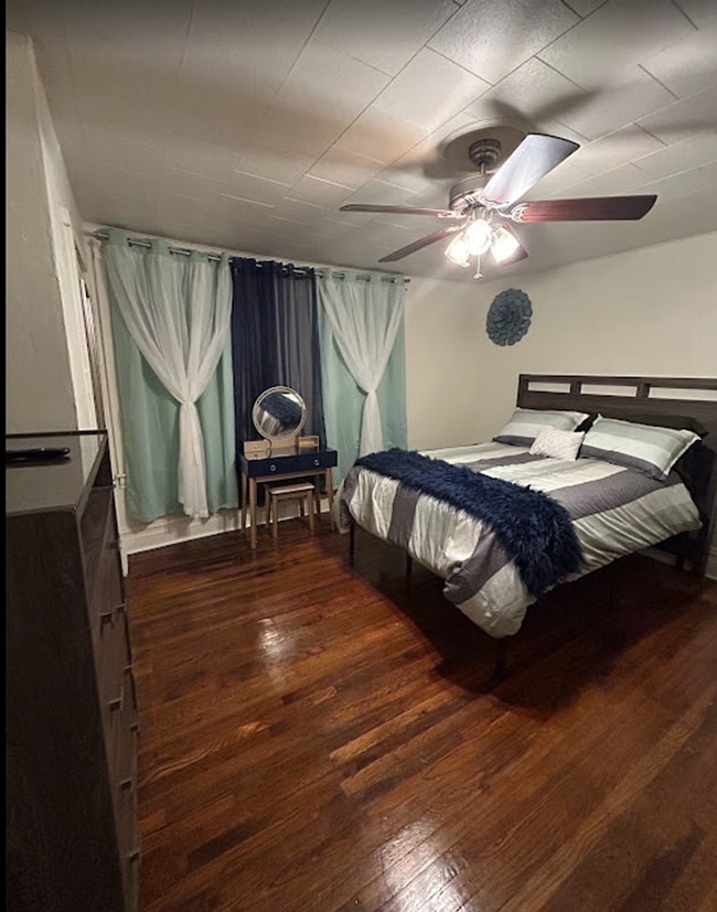 Building Photo - 2201 Beaver-Rooms Unit 2201 Beaver St RM 1