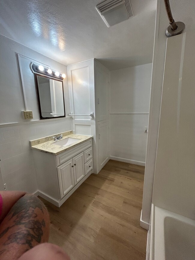 Photo - 1463 Sheridan Ave NE