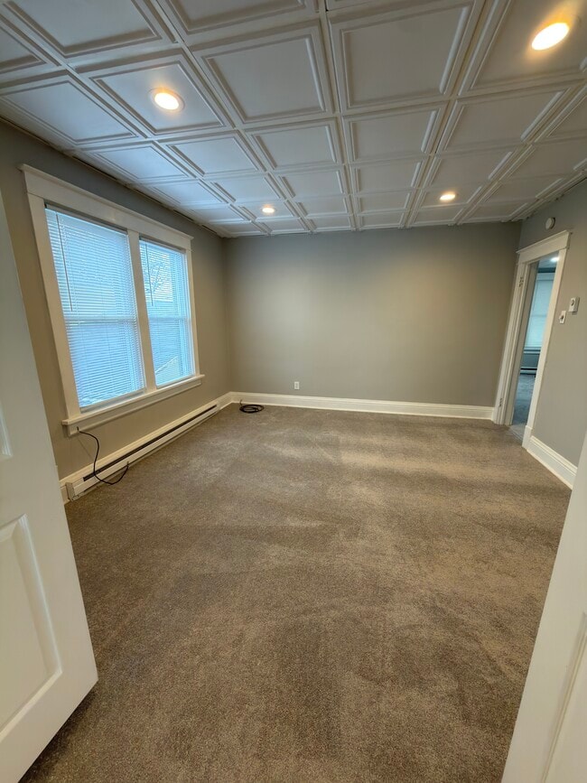 Building Photo - 119 E Raspberry St Unit 2