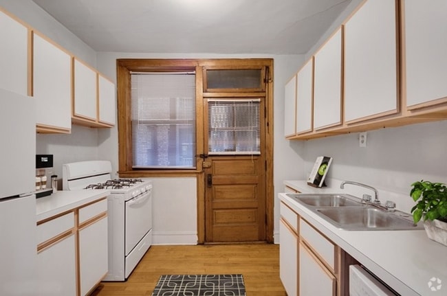 Building Photo - 1450 W Byron St Unit 1 Rental