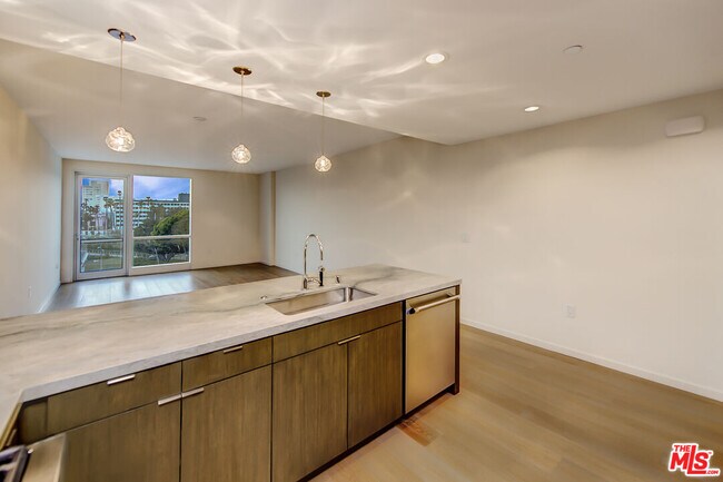 1705 Ocean Ave Unidad 405
