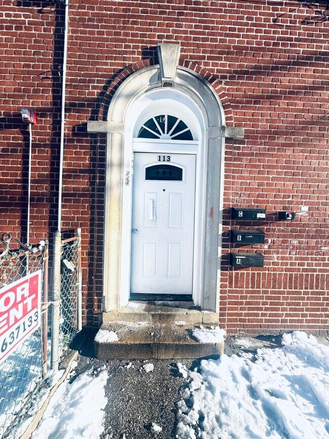 Building Photo - 113 Mallory Ave Unit B