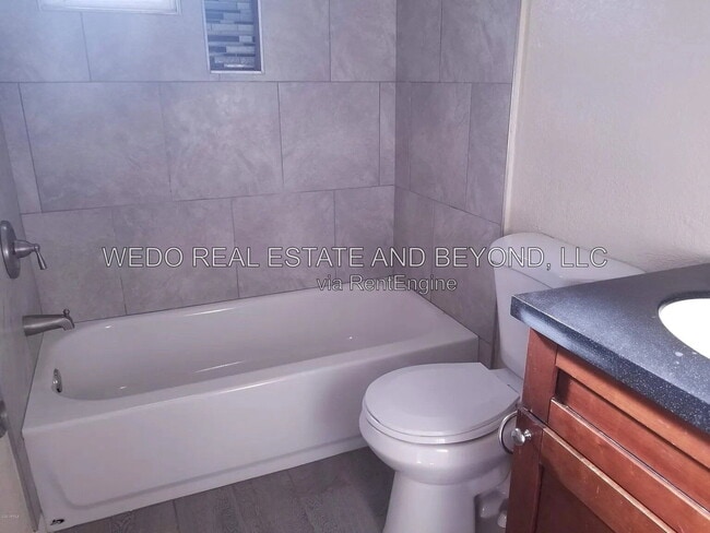 1229 E Mountain View Rd Unidad A